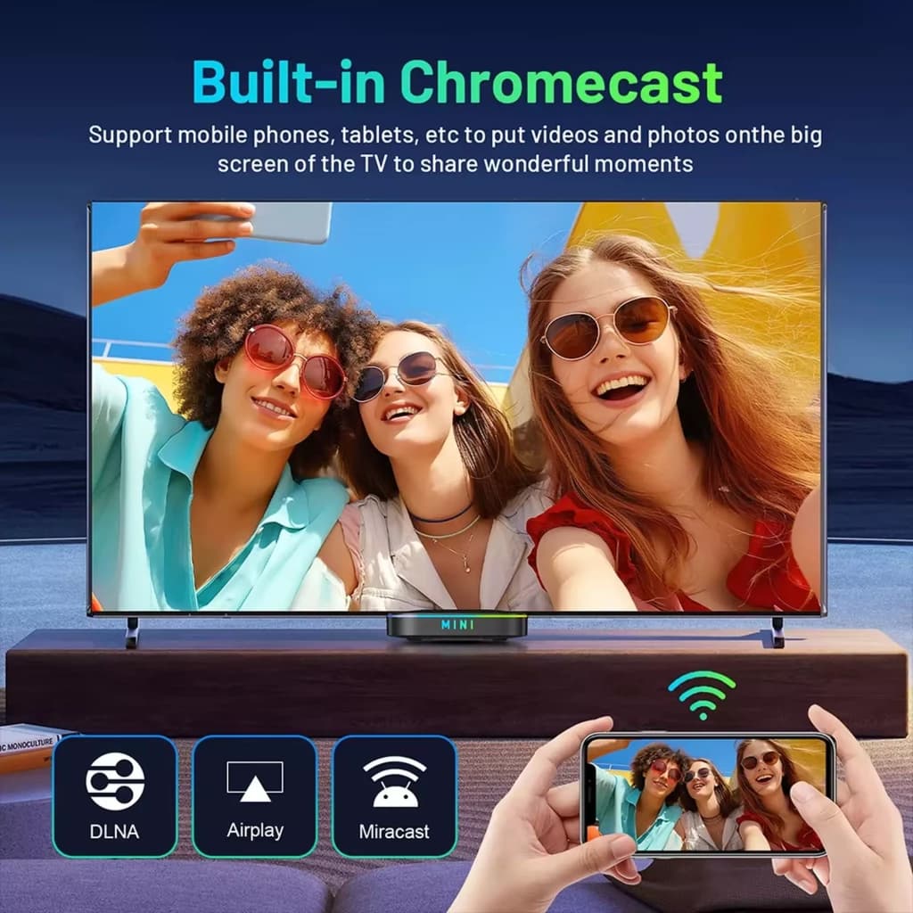 TV98 ATV Mini 8K preto com Android TV: tela exibindo selfie de amigos, suporte a Chromecast integrado, DLNA, AirPlay e Miracast para espelhamento sem fio