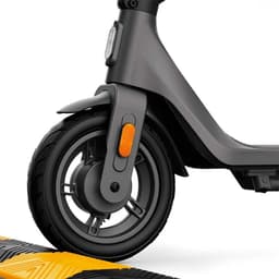 Roue avant du Xiaomi Electric Scooter 4 Lite 2 Gen reconditionné classe A avec garde-boue gris, pneu large antidérapant et réflecteurs orange pour