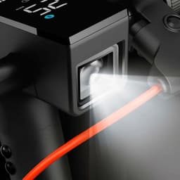 Xiaomi Electric Scooter 4 Lite 2e gén reconditionné Classe A avec phare LED carré lumineux et câble rouge, boîtier noir mat robuste et commandes discrètes