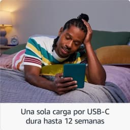 Amazon Kindle Paperwhite 12ª Gen 16GB negro con pantalla sin reflejos; persona leyéndolo en cama. Texto destaca carga USB-C con duración hasta 12 semanas.