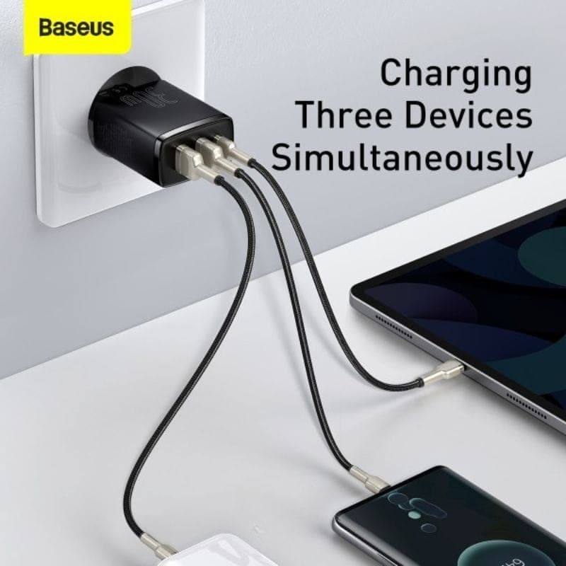 Baseus Compact Quick Charger 30W Noir - Chargeur mural 2xUSB-A 1xUSB-C permettant de charger plusieurs appareils à la fois