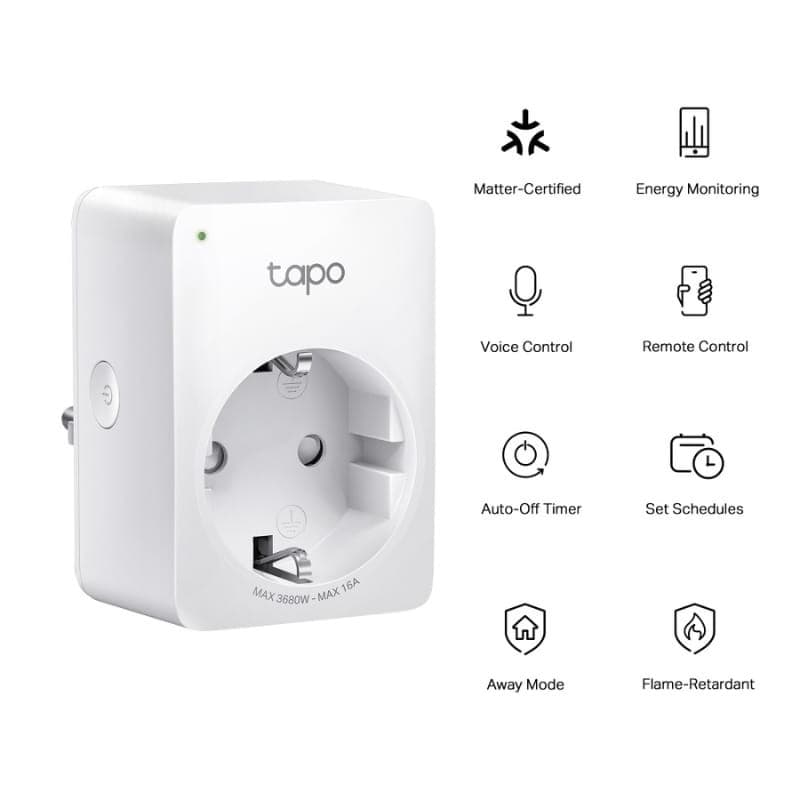 TP-Link Tapo P110M WiFi Prise intelligente blanche avec LED, prise Schuko, logo tapo en façade. Icônes indiquant contrôle vocal, suivi énergie, minuterie.