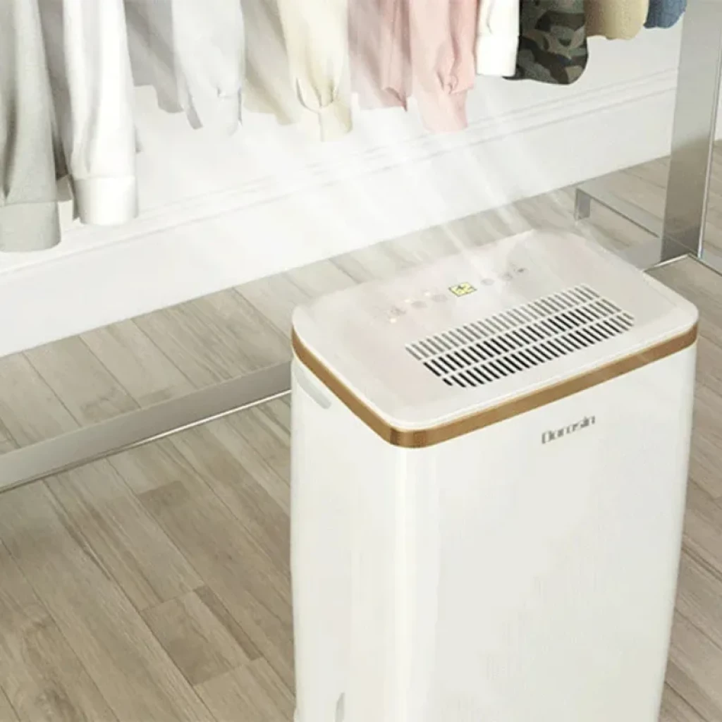 DOROSIN ER-1201 2,5 L – Déshumidificateur blanc compact avec réservoir latéral, poignée intégrée et roulettes discrètes, ligne dorée élégante - Ítem3