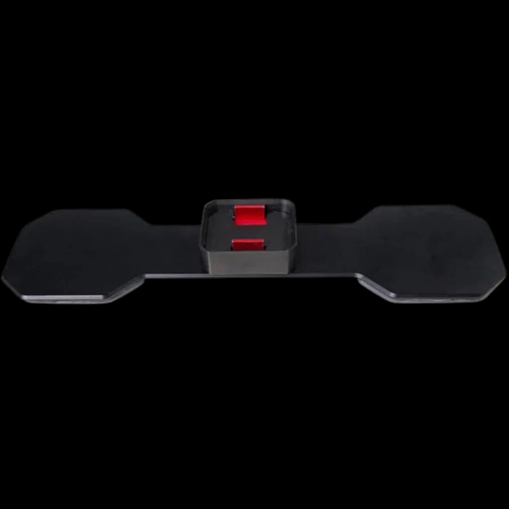 Adaptateur pour SUP Waydoo en plaque noire allongée avec centre surélevé et clips rouges, bords angulaires pour fixation stable et montage précis