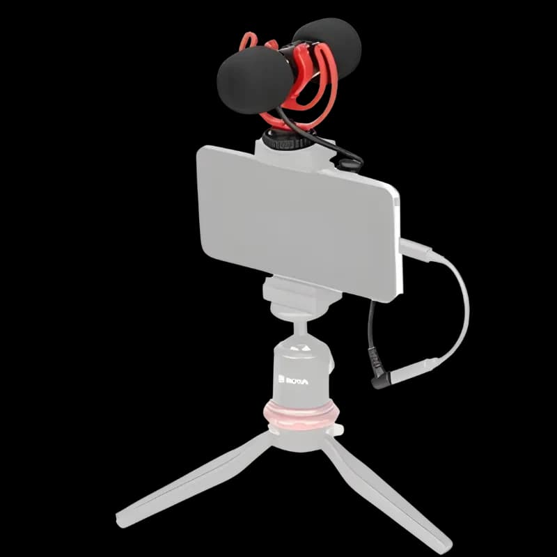 Boya BY-MM1 PRO – Microphone compact universel double capsule avec pare-vents noirs, suspension rouge, monté sur smartphone avec trépied portable