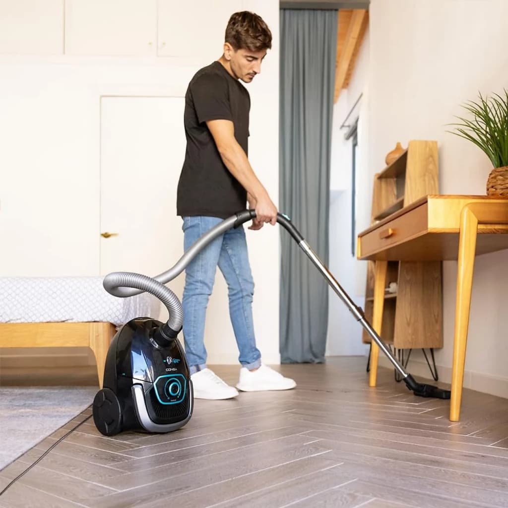 Cecotec Conga Powerbag 2500 Plus aspirador de trineo con bolsa, 850 W, depósito 2,5 L, cuerpo negro con detalles azules, tubo flexible y cepillo para suelos