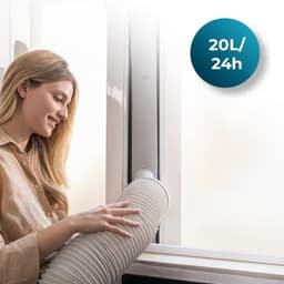 Cecotec ForceClima 7100 Soundless con manguera flexible instalada en ventana corredera, diseño blanco compacto y silencioso, capacidad de deshumidificación