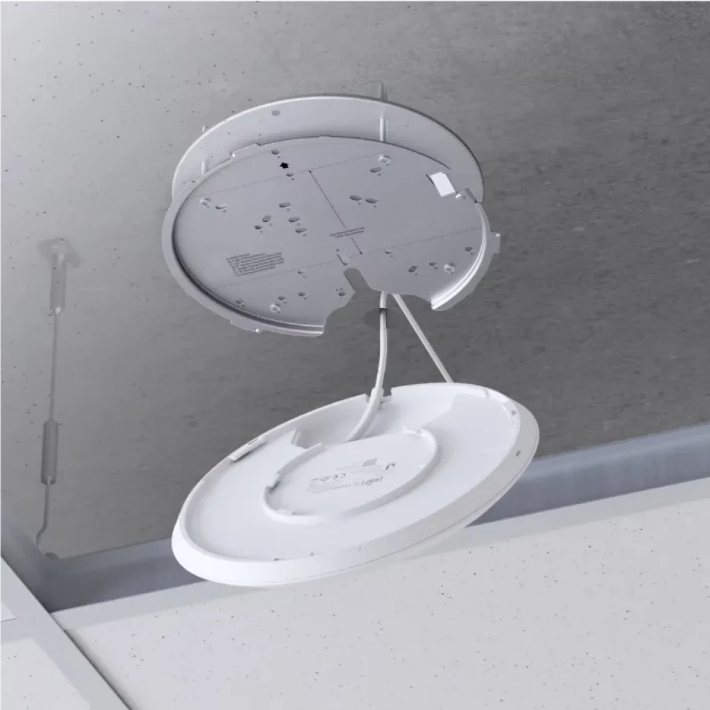 Vista frontal do ponto de acesso Ubiquiti U6 Enterprise In-Wall WiFi 6E - Item4