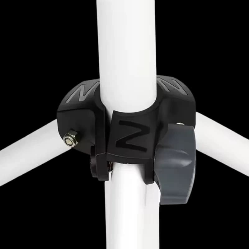 Wanbo - Suporte tripé para mini projetores com trava ajustável, abraçadeira preta em plástico robusto e parafuso metálico em tubo branco para estabilidade
