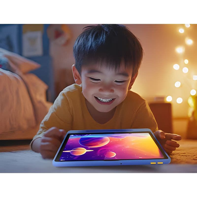 Lenovo Tab 10,1" Gris Lune posée à plat, écran lumineux avec univers coloré, bords fins, boutons latéraux jaunes, caméra frontale centrée.