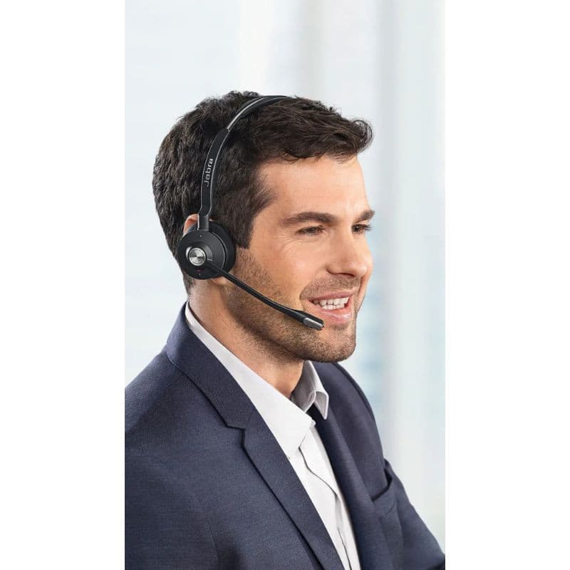 Jabra Engage 75 Estéreo Bluetooth Negro, imagen real siendo usado por un humano