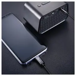 Baseus Yiven - Câble audio USB Type C vers mini-jack 3,5 mm image connectant un haut-parleur et un téléphone portable