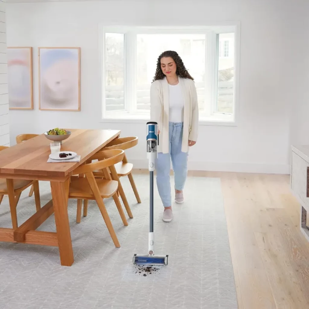 Aspirador sem fios Shark BU1120EU em azul e branco, depósito de 0,42 L, motor de 75 W, design leve com tubo longo e escova motorizada, base de carregamento de parede - Item3