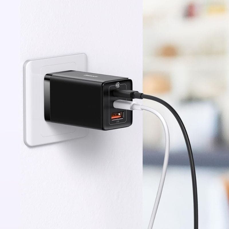 Baseus GaN5 Pro 65W - Cargador de pared 2xUSB-C 1xUSB-A imagen real