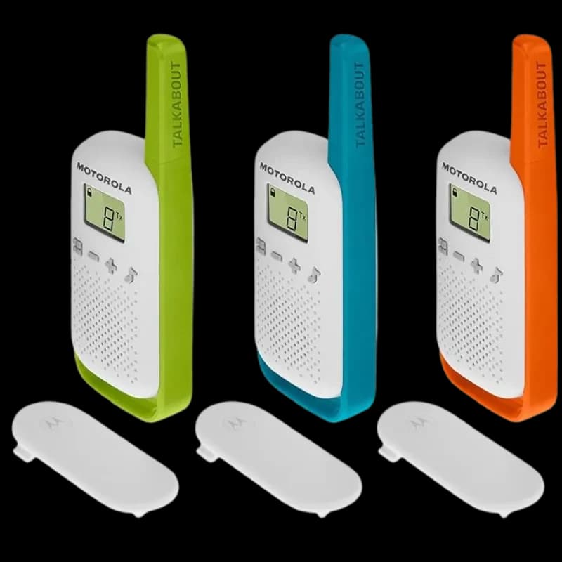 Lot de 3 talkies walkies compacts Motorola T42 blancs avec coques vert, bleu et orange, écran LCD, touches latérales, clip ceinture amovible, design léger