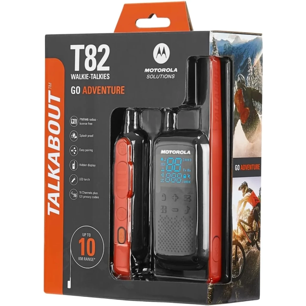 Pack de 2 walkie talkies Motorola Talkabout T82 en negro con bordes naranjas, pantalla retroiluminada azul, 16 canales, antena larga y botones laterales - Ítem3