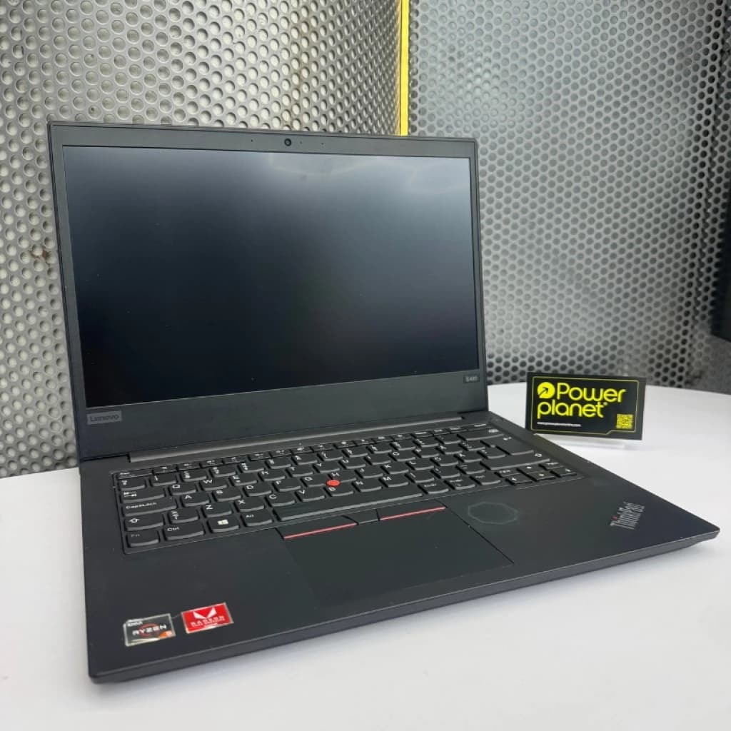 Portátil Lenovo ThinkPad E485 14 pulgadas negro, teclado QWERTZ con trackpoint rojo, lector de huellas, chasis robusto, pantalla mate, estado excelente