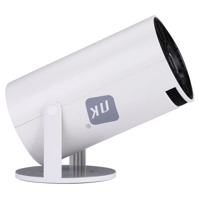 Mini Proyector NK-TV340031 HD LCD 120 Ansi HDMI, cuerpo cilíndrico blanco con soporte giratorio, lente frontal y rejilla de ventilación trasera, diseño