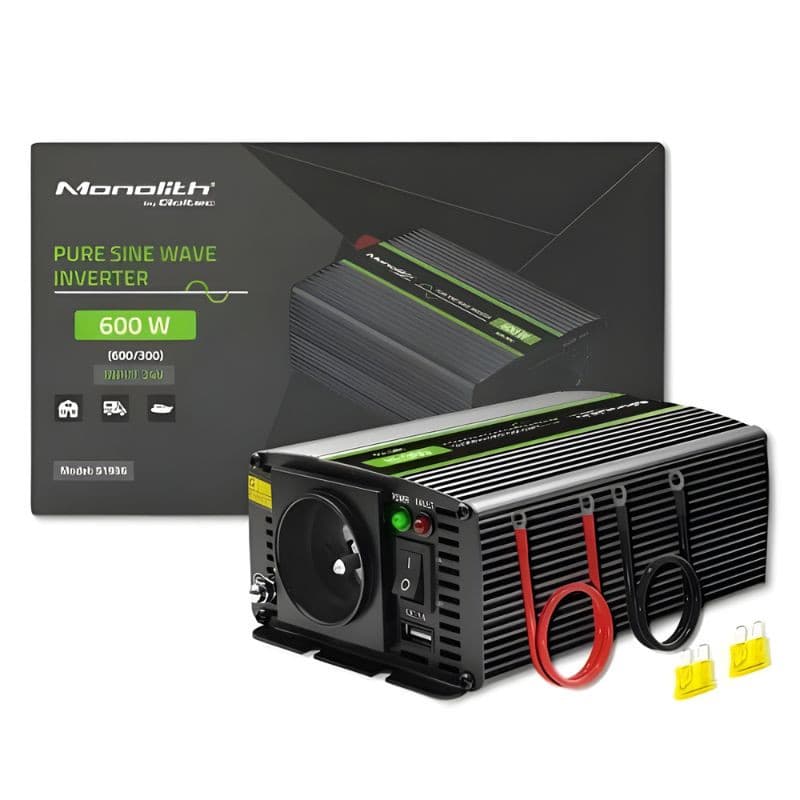 Qoltec Monolith Auto 600 W inversor onda senoidal pura, corpo preto com detalhes verdes, tomada Schuko, cabos vermelho e preto e duas garras amarelas
