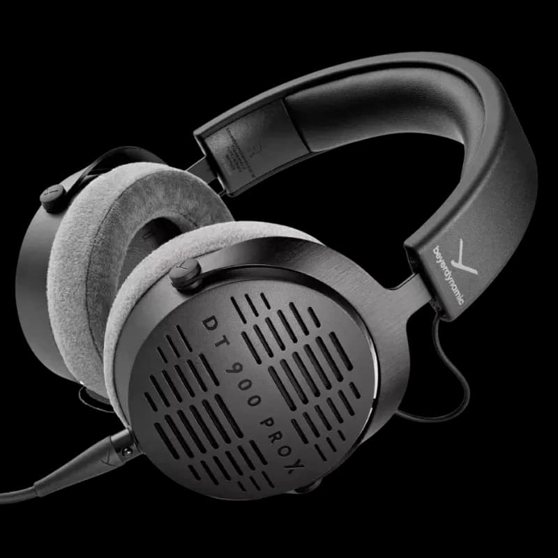 Beyerdynamic DT 900 Pro X 48 Ω casque filaire noir avec coques ajourées, coussinets velours gris, arceau rembourré et câble détachable pour studio/scène