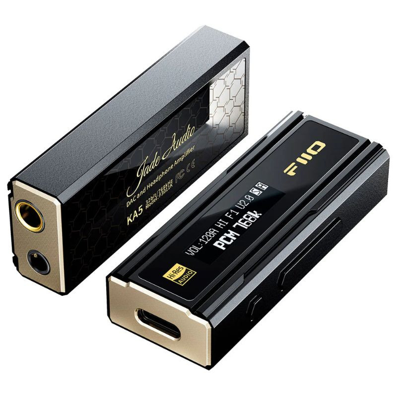 FiiO KA5 – Amplificateur/DAC portable noir, boîtier anguleux métal, écran OLED latéral affichage PCM/DSD, logo Hi-Res, finitions dorées élégantes. - Ítem2
