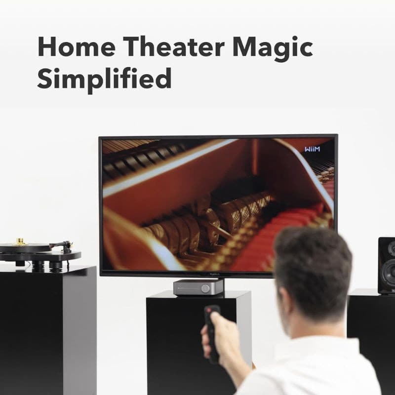 WiiM Amp Pro - Amplificador de sonido Plata junto a otros equipos de sonido