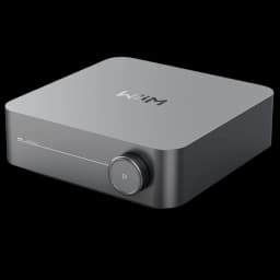WiiM Amp Amplificador Streaming Estéreo 24 bits/192 kHz en gris oscuro, diseño compacto con perilla frontal grande y barra LED de volumen horizontal
