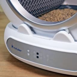 Plano detalle del panel de control del Orbitaler Yupiter AstroClean 6700 Smart Litter Ultra Compact