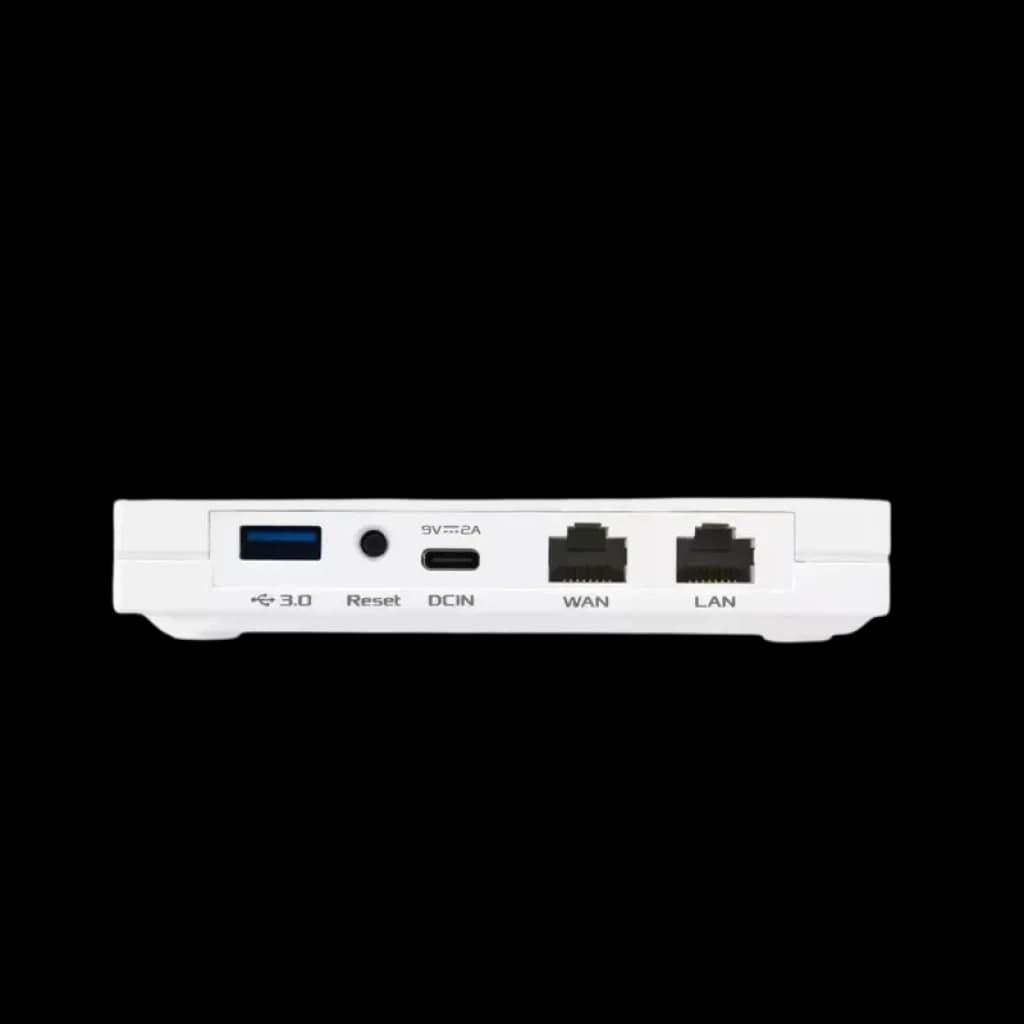 ASUS RT-AX57 Go traseira branca com portas USB 3.0, USB-C DCIN, WAN e LAN, botão Reset e ícones legíveis; design compacto e clean Wi‑Fi 6