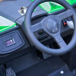 Buggy UTV Todo-o-Terreno 48V Verde - Carro elétrico para crianças, imagem do volante e painel de instrumentos