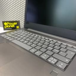 Teclado QWERTZ do Lenovo V330-14IKB com acabamento cinza escuro, touchpad amplo e tela 14 pol desligada; estado renovado em excelente condição