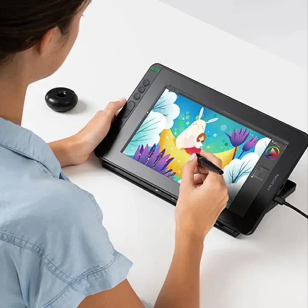 Huion Kamvas 12 GS1161 avec écran 11,6 pouces, stylet optique sans batterie, touches rapides latérales, câble connecté, support incliné, affichage couleur