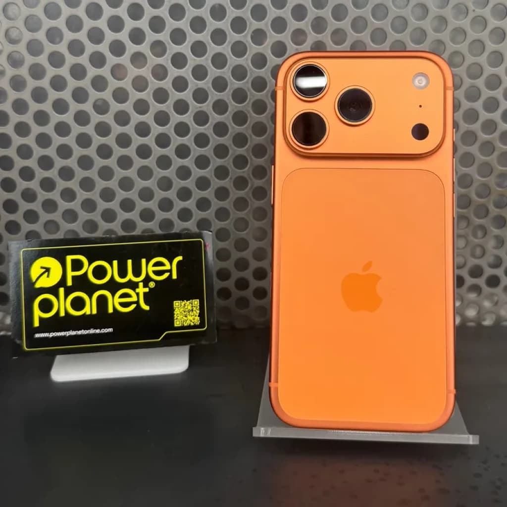 iPhone 17 Pro Max 256 GB Laranja Cósmico em suporte, traseira laranja com logo Apple, módulo de câmera tripla destacado e bordas arredondadas