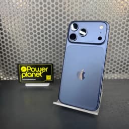 iPhone 17 Pro Max 256GB Azul Oscuro con triple cámara trasera grande, módulo fotográfico prominente y acabado mate, logo Apple centrado en la parte trasera