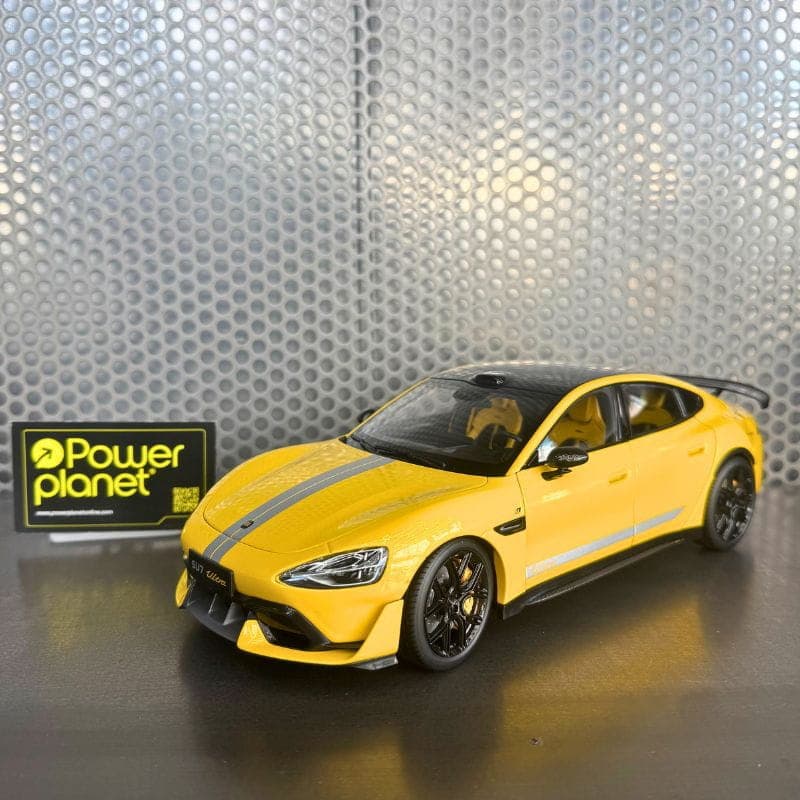 Xiaomi SU7 Ultra 1/18 Die-cast Model Car Amarelo Relâmpago com listras cinzas, teto preto, rodas esportivas detalhadas e aerofólio traseiro