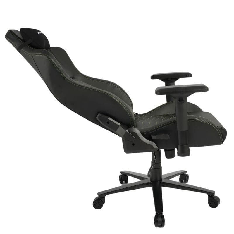 Chaise Gaming PowerGaming i3 Atlas noire: dossier haut avec appui-tête, accoudoirs réglables, surpiqûres vertes hexagonales, base à roulettes robuste.