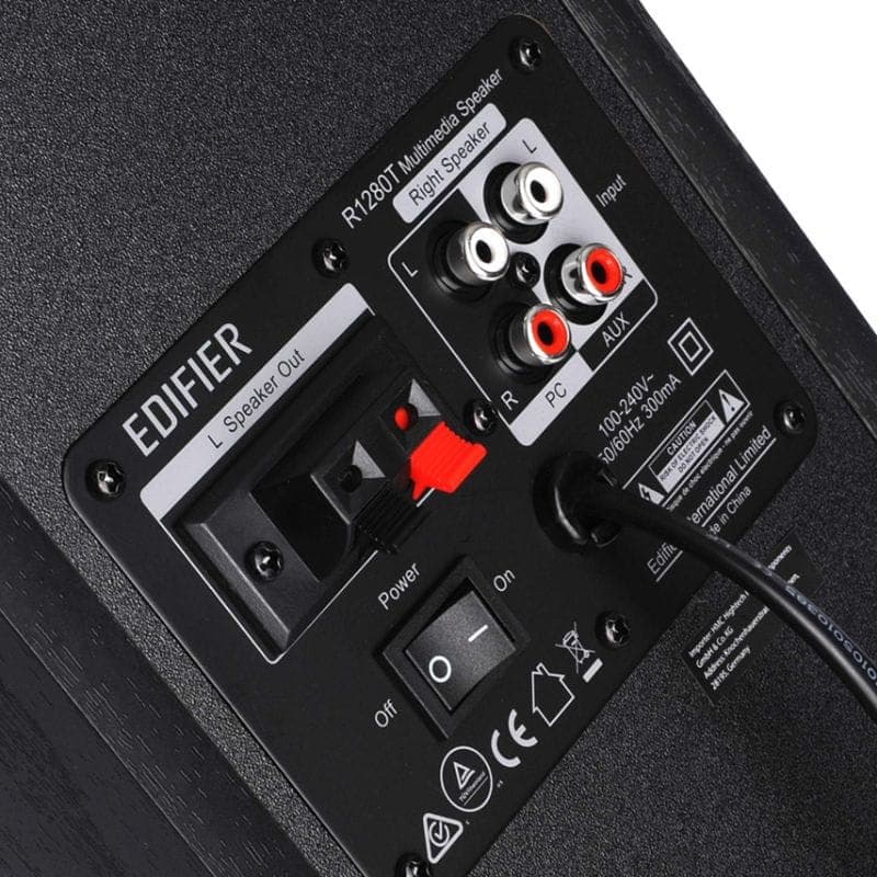 Edifier R1280T Altavoces Activos 2.0 Negro: panel trasero con entradas RCA duales, selector PC/AUX, control de encendido, salida a parlante izquierdo y cable