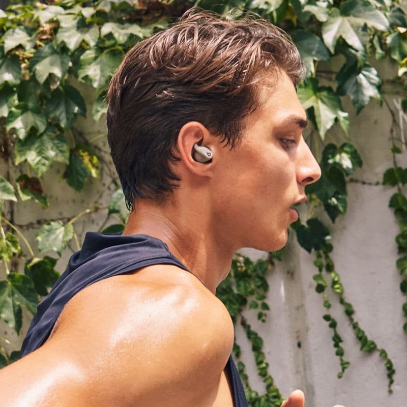 Buen sonido de Beats Powerbeats Fit Gris Grava