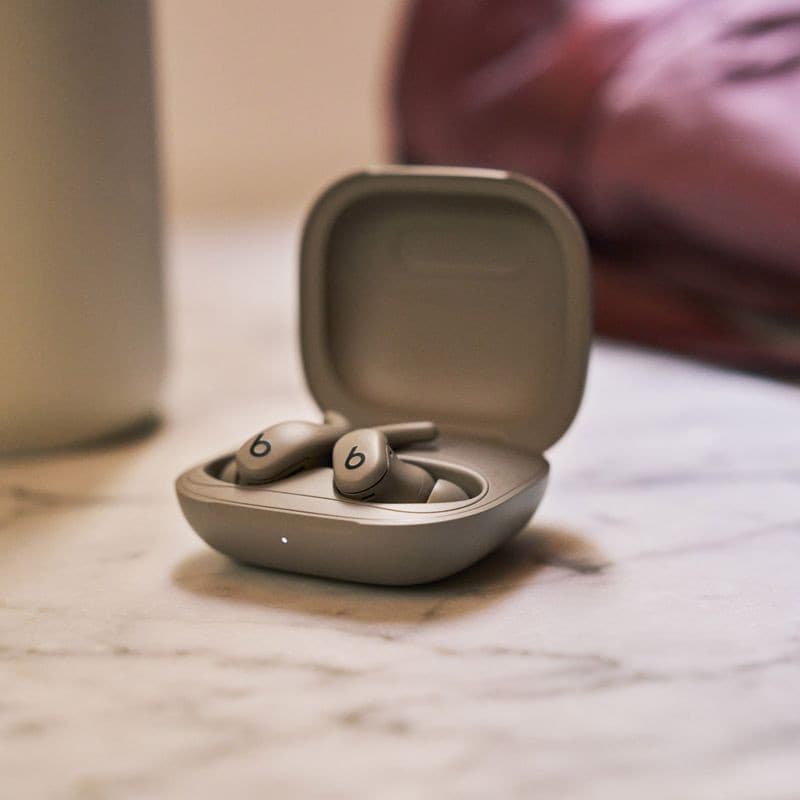 Caja de Beats Powerbeats Fit Gris Grava 