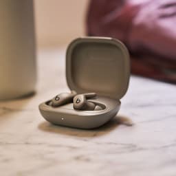 Caja de Beats Powerbeats Fit Gris Grava 