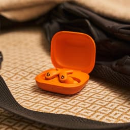 Caja de carga de Beats Powerbeats Fit Naranja Eléctrico