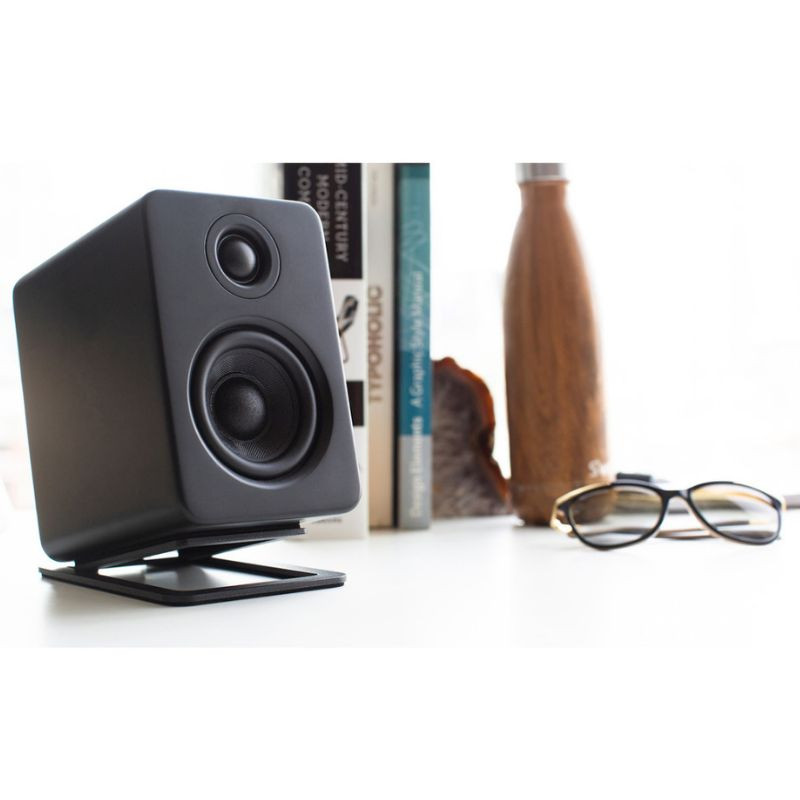 Kanto S2, Preto - Suporte para Coluna de Secretária (par): bases triangulares inclinadas em preto, estrutura metálica compacta e estável para alto-falantes - Item2