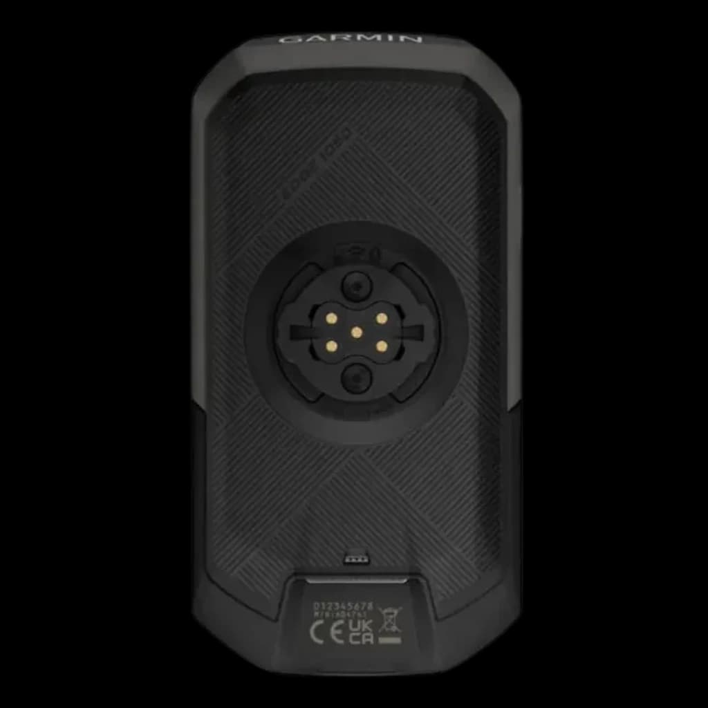 Arrière du Garmin Edge 1050 avec support circulaire quart de tour, broches de chargement/données dorées, boîtier noir texturé et bords renforcés