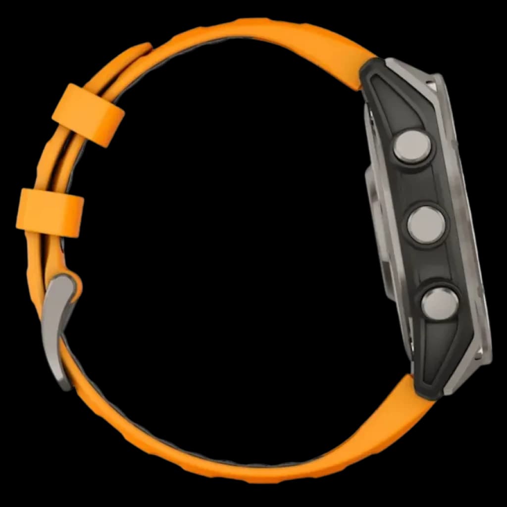 Lateral derecho del Garmin Fenix 8 AMOLED 47 mm Sapphire Titanio con correa de silicona naranja con botones metálicos y bisel robusto en titanio