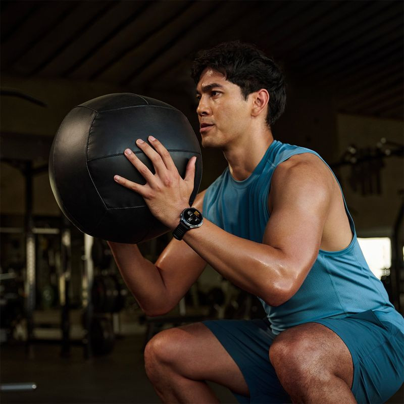 Amazfit Balance 2 XT Noir: montre connectée noire, boîtier métal gris, écran rond lumineux, bracelet silicone perforé, boutons latéraux texturés. - Ítem5