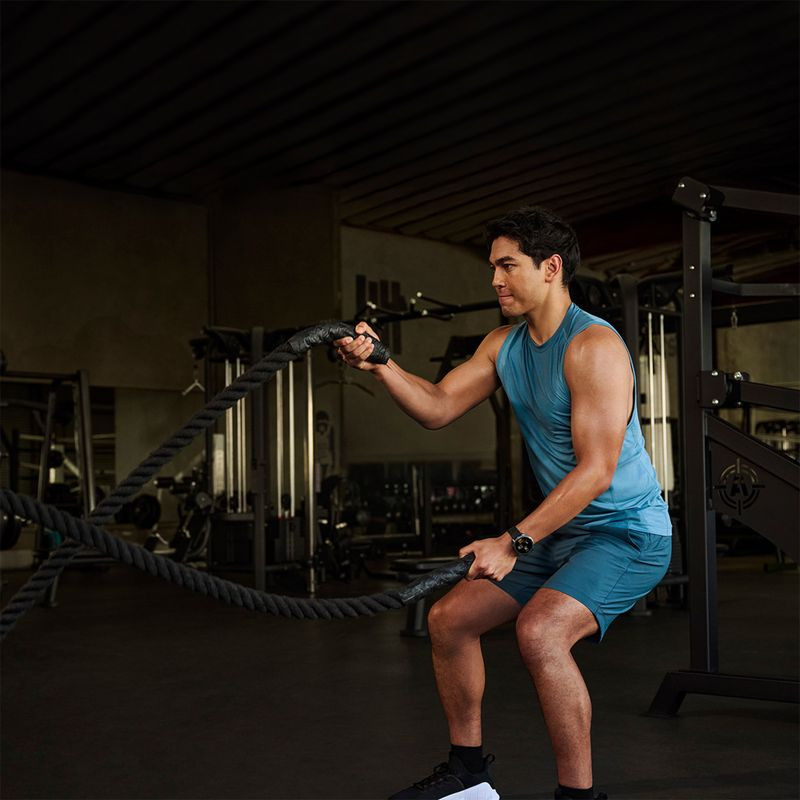 Amazfit Balance 2 XT Noir: montre connectée noire, boîtier métal gris, écran rond lumineux, bracelet silicone perforé, boutons latéraux texturés. - Ítem6