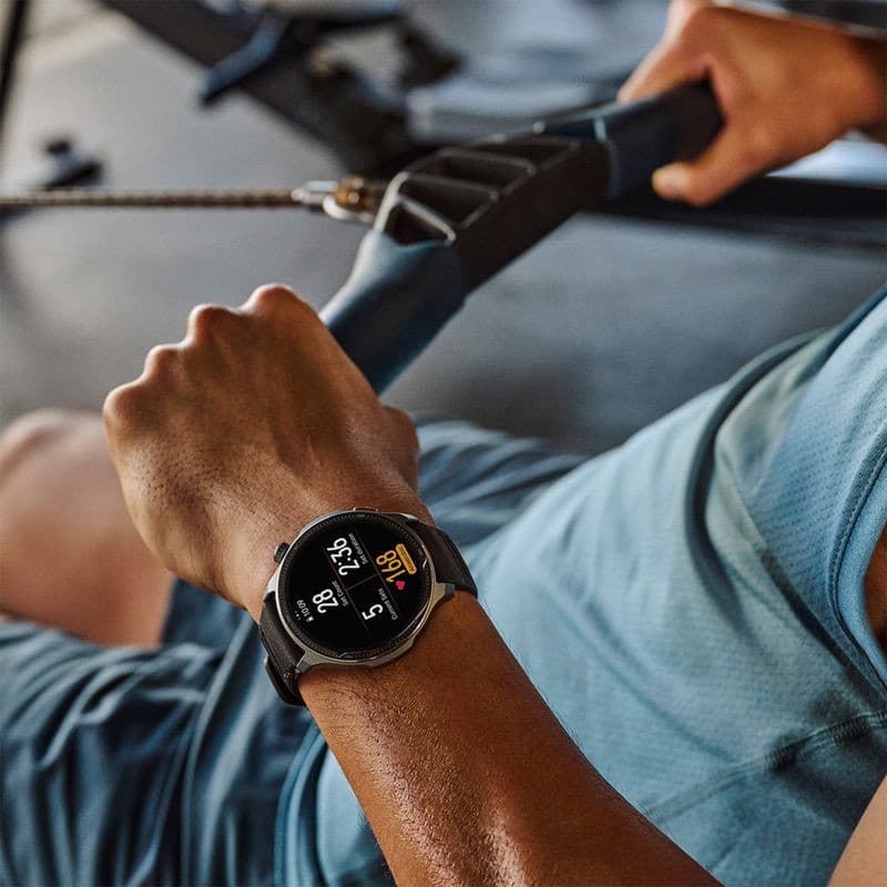 Amazfit Balance 2 XT Negro con pantalla circular AMOLED, bisel metálico, correa de silicona negra y esferas deportivas con métricas de ejercicio en vivo.