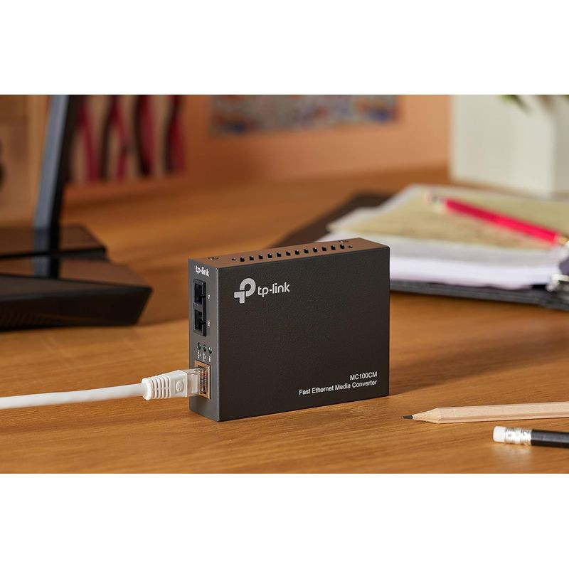 TP-Link MC100CM convertidor de medios multimodo: carcasa metálica gris, puerto RJ45 10/100, dos puertos fibra SC, LEDs de estado, ranuras de ventilación - Ítem3