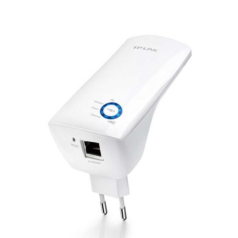 Extensor WiFi TP-LINK TL-WA850RE blanco con enchufe europeo, botón WPS iluminado en azul, puerto Ethernet y luces LED de estado, diseño compacto y curvo