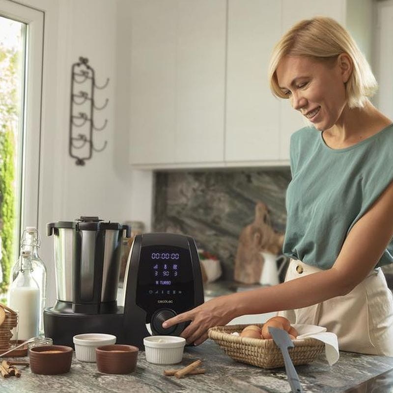 Cecotec pone a la venta las últimas unidades de su robot de cocina Mambo  7090 con su mayor descuento